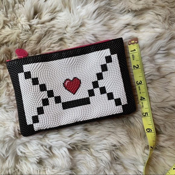 Cute Pattern Makeup Bag - Picture 2 of 3